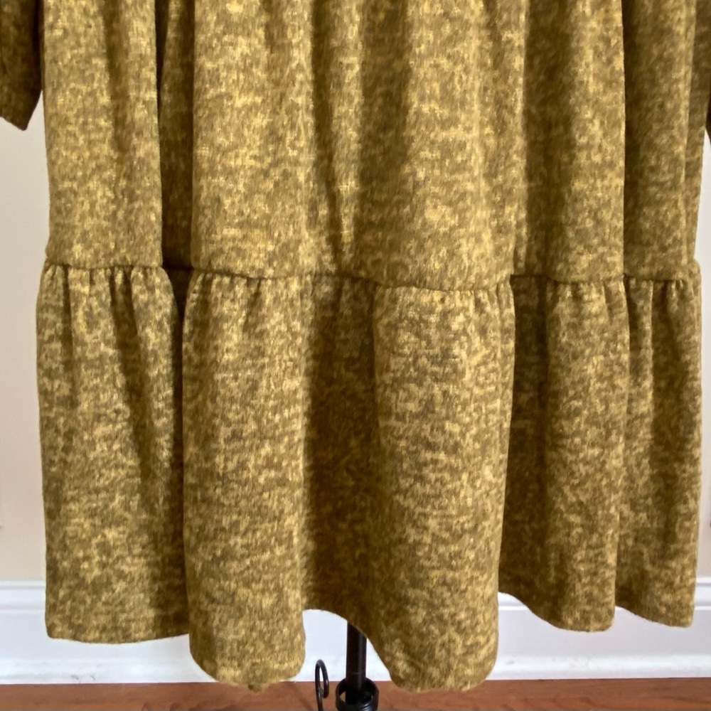 REB in J Round Neck Tiered Look Relaxed Fit Dress - Picture 4 of 11